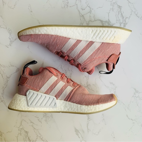 Adidas Womens NMD R2 in Ash Pink | Size 7 - Picture 2 of 7